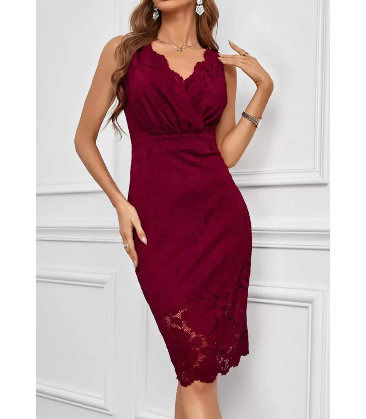 Punainen wrap-look v-pitsimekko
