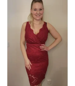 Punainen wrap-look v-pitsimekko