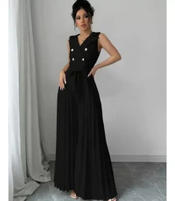 Rosy Days musta jumpsuit vekkilahkeilla ja napeilla