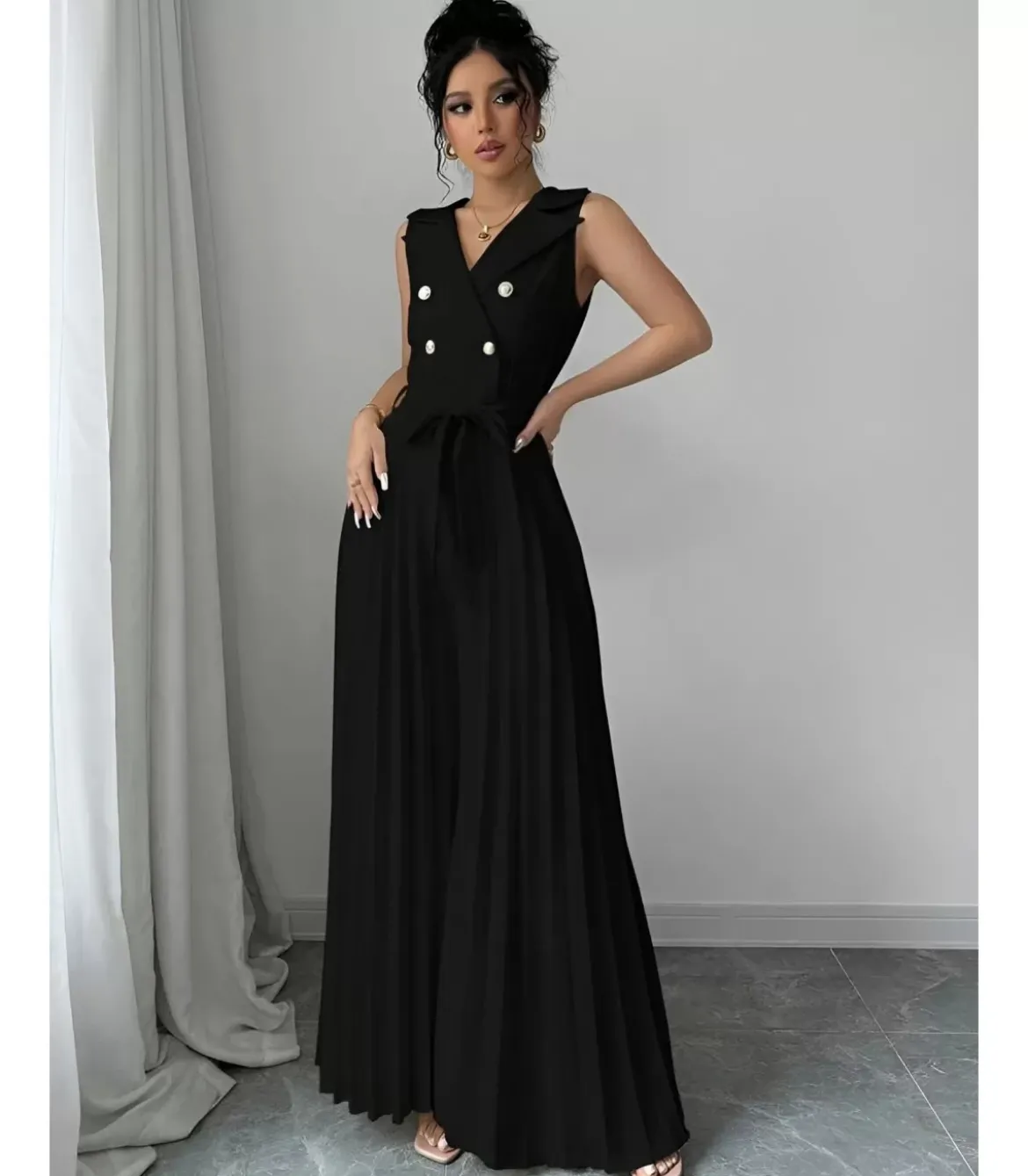 Rosy Days musta jumpsuit vekkilahkeilla ja napeilla