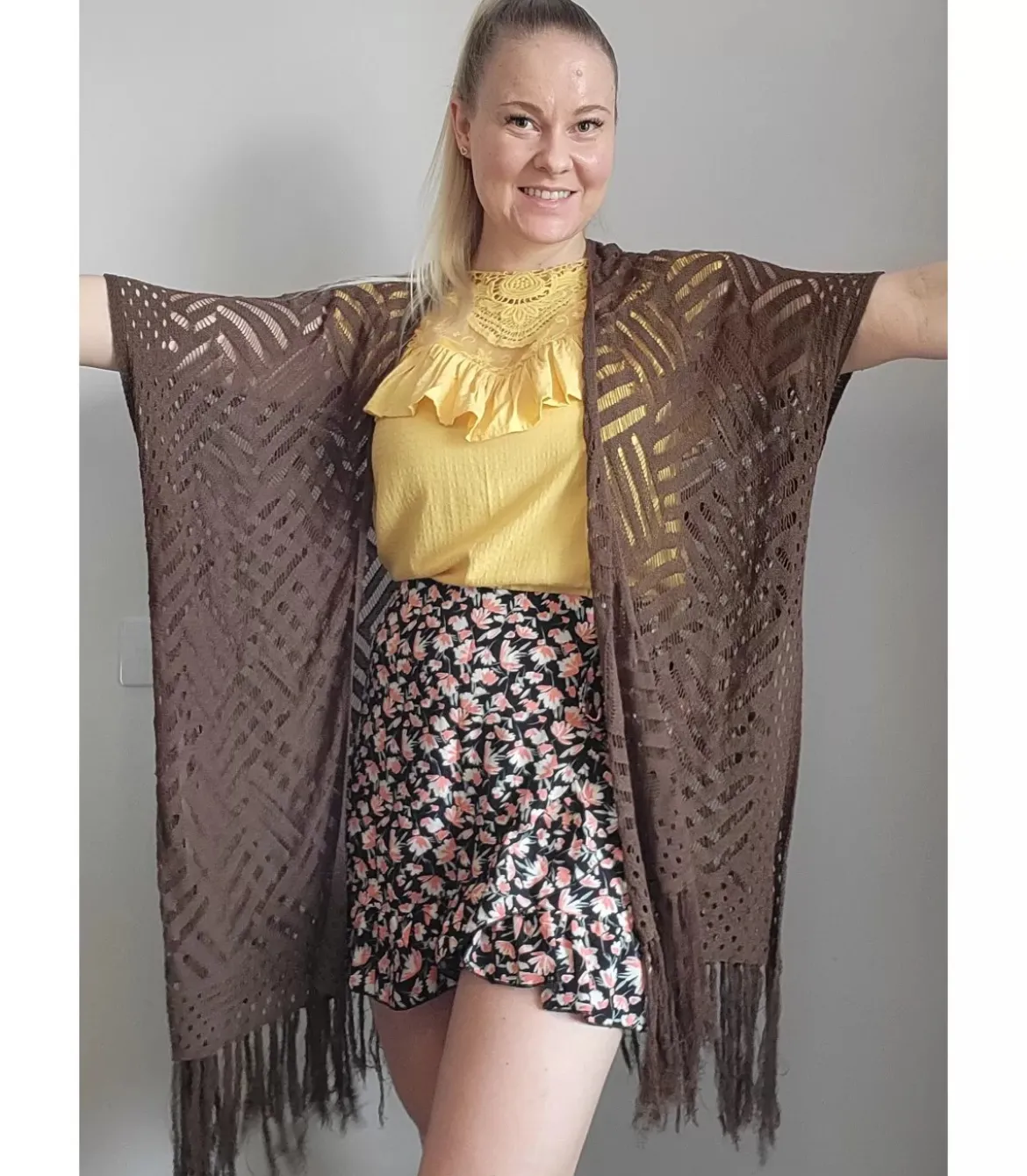 Ruskea virkattu kimono hapsuilla