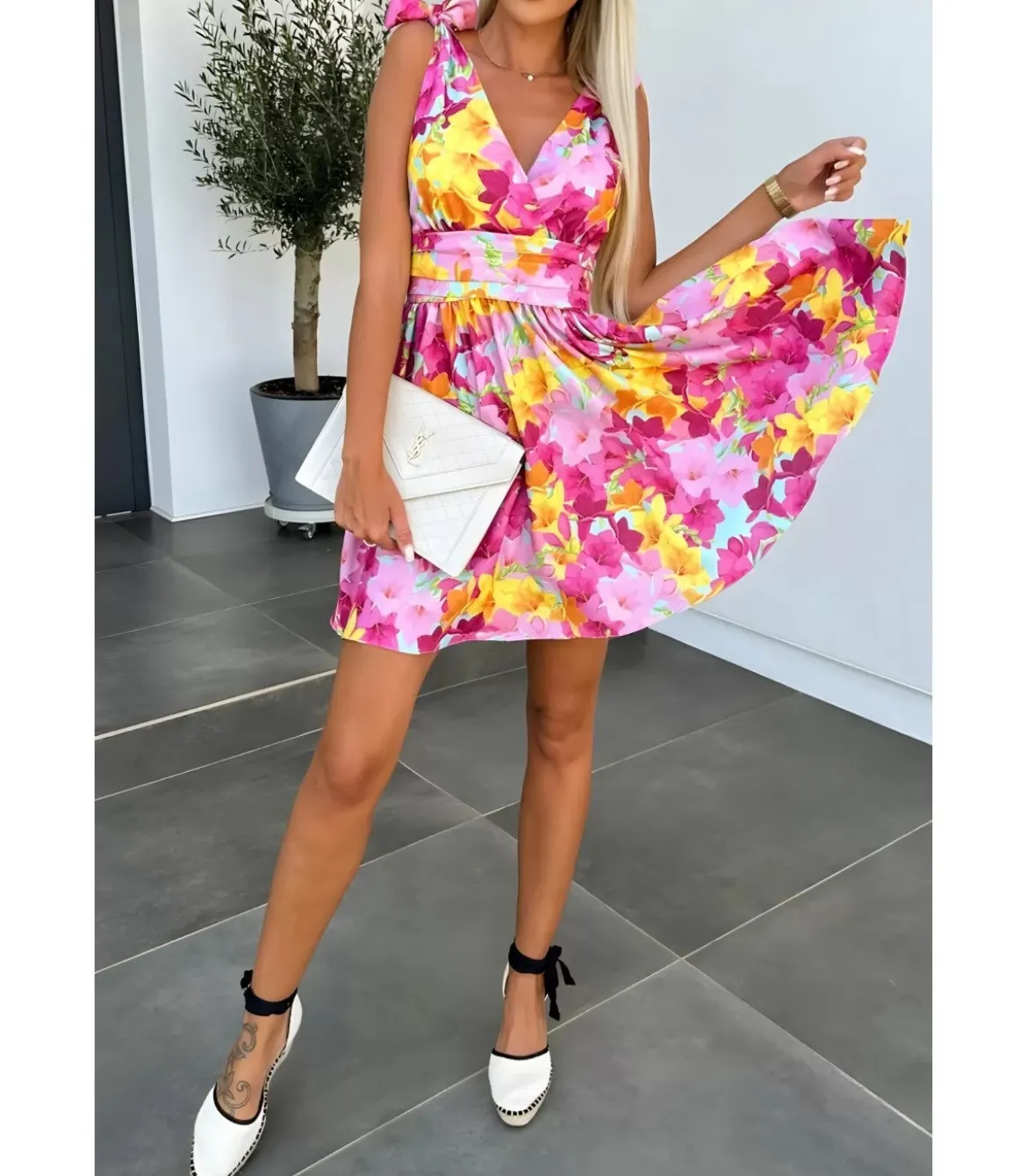 Schilo-Jolie keltapinkki kukkakuvioinen mekko