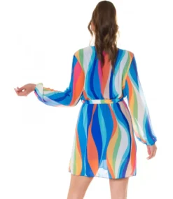 Sininen multiraidallinen wrap-look v-mekko vyöllä