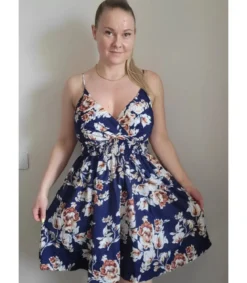 Tummansininen kukkakuvioinen wrap-look v-mekko