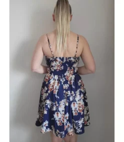 Tummansininen kukkakuvioinen wrap-look v-mekko
