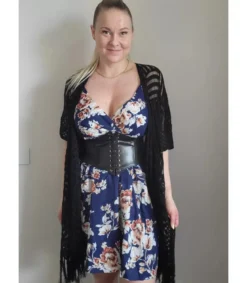Tummansininen kukkakuvioinen wrap-look v-mekko