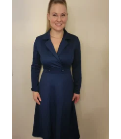 Tummansininen takkimekko
