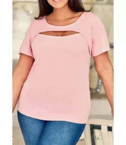 Vaaleanpunainen lyhythihainen t-paita kurkistusaukolla (plus size)