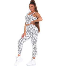 Valkoinen crop top printtikuvioinen joggerisetti