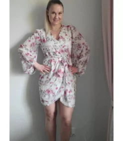 Valkoinen kukkakuvioinen wrap-look v-sifonkimekko vyöllä