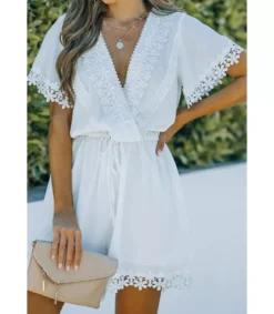 Valkoinen kukkapitsikirjailtu v-playsuit