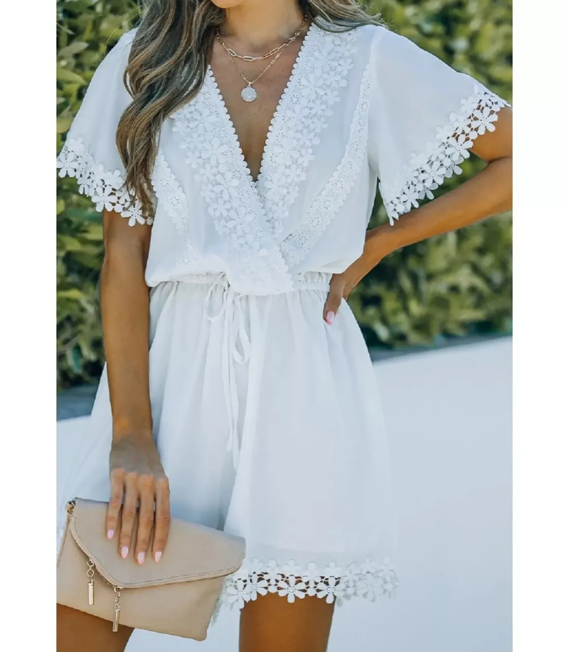 Valkoinen kukkapitsikirjailtu v-playsuit