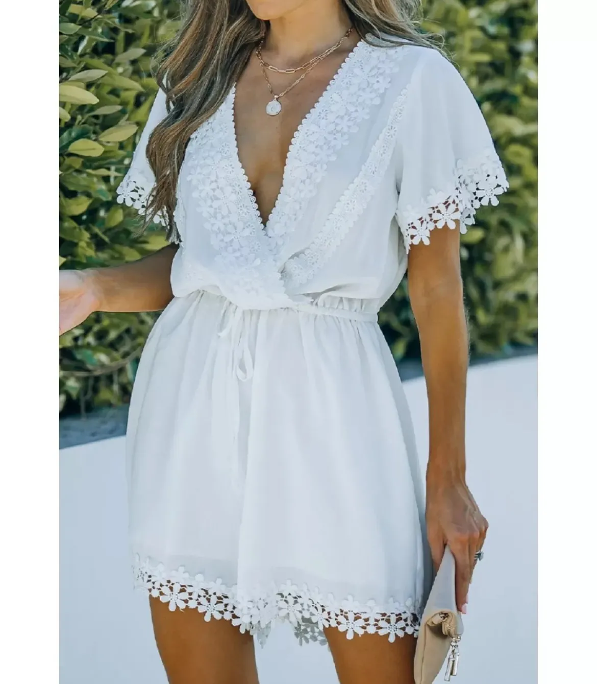 Valkoinen kukkapitsikirjailtu v-playsuit