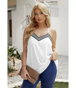 Valkoinen mustakoristeinen toppi (plus size)