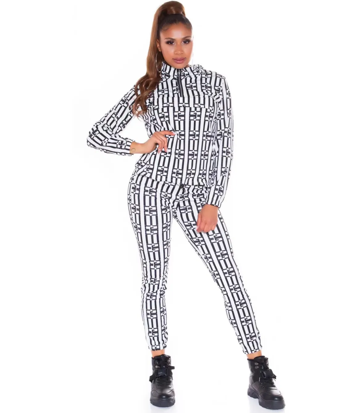 Valkoinen printtikuvioinen joggerisetti vetoketjulla
