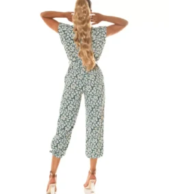 Vihreä auringonkukkakuvioinen jumpsuit vyöllä