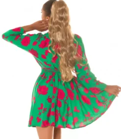 Vihreäpunainen kukkakuvioinen wrap-look v-mekko