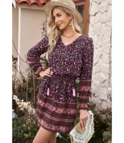 Violetti kukkakuvioinen boho mekko