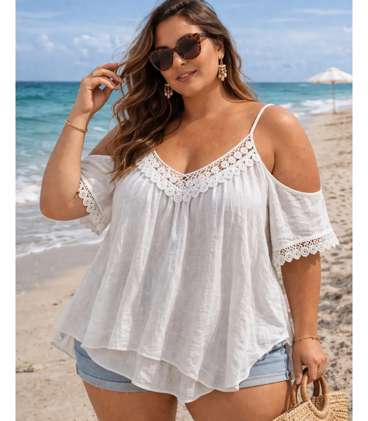 World Fashion koristekirjailtu valkoinen lyhythihainen paita (plus size)
