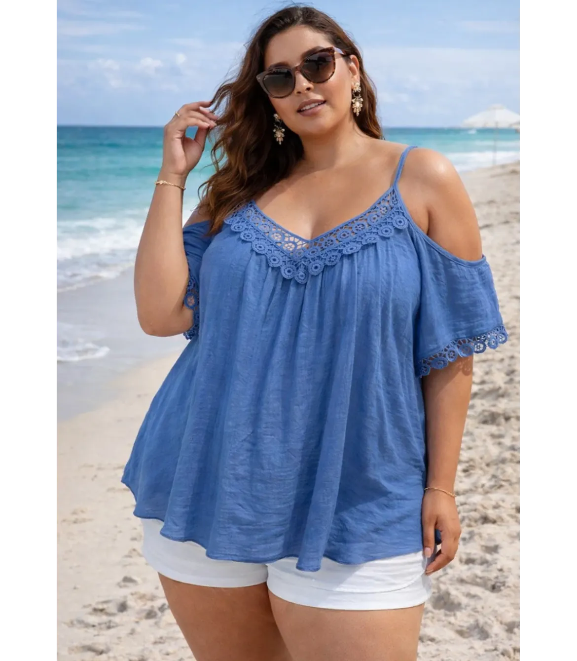 World Fashion koristekirjailtu vaaleansininen lyhythihainen paita (plus size)